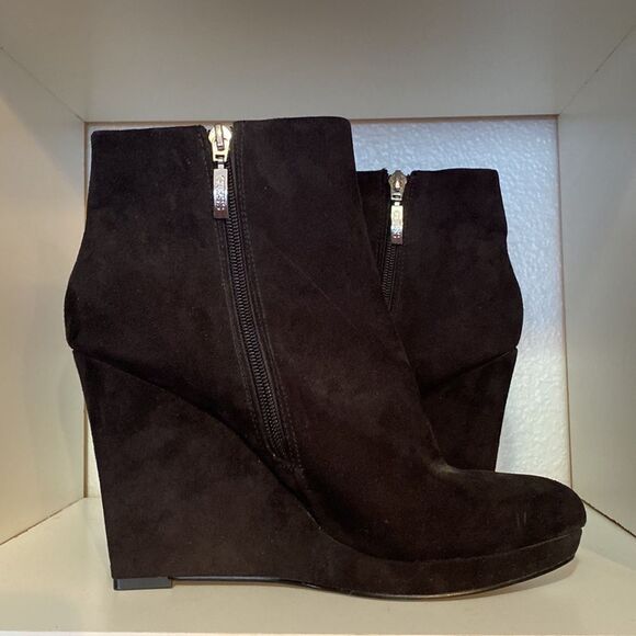 Guess Kelson Womens Ankle Booties Suede Black Wedge Side Zip Casual - Picture 5 of 13